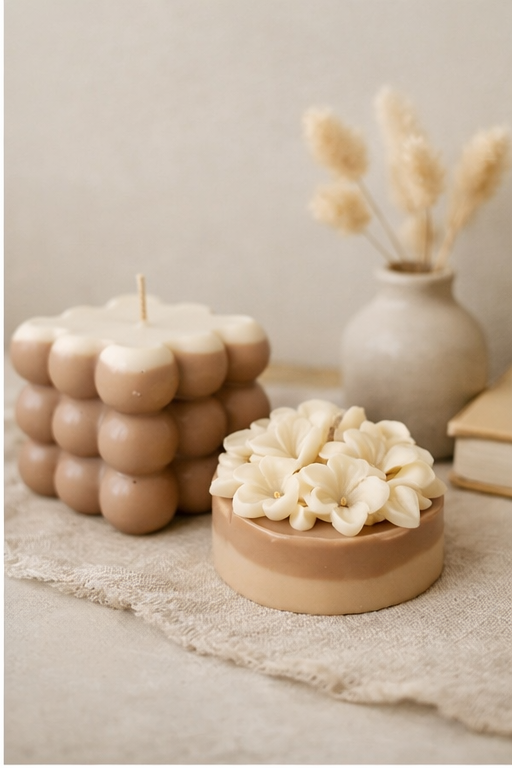 Lumânare sculpturală parfumată Blooming beige