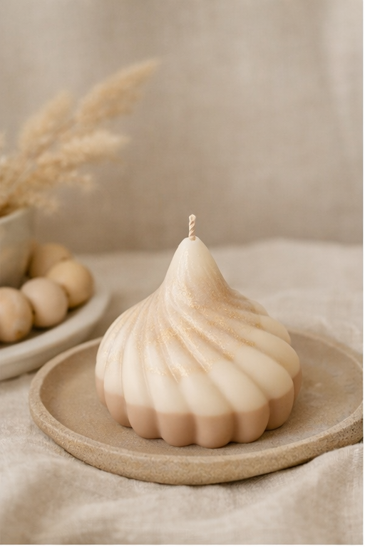 Lumânare sculpturală pară răsucită parfumată